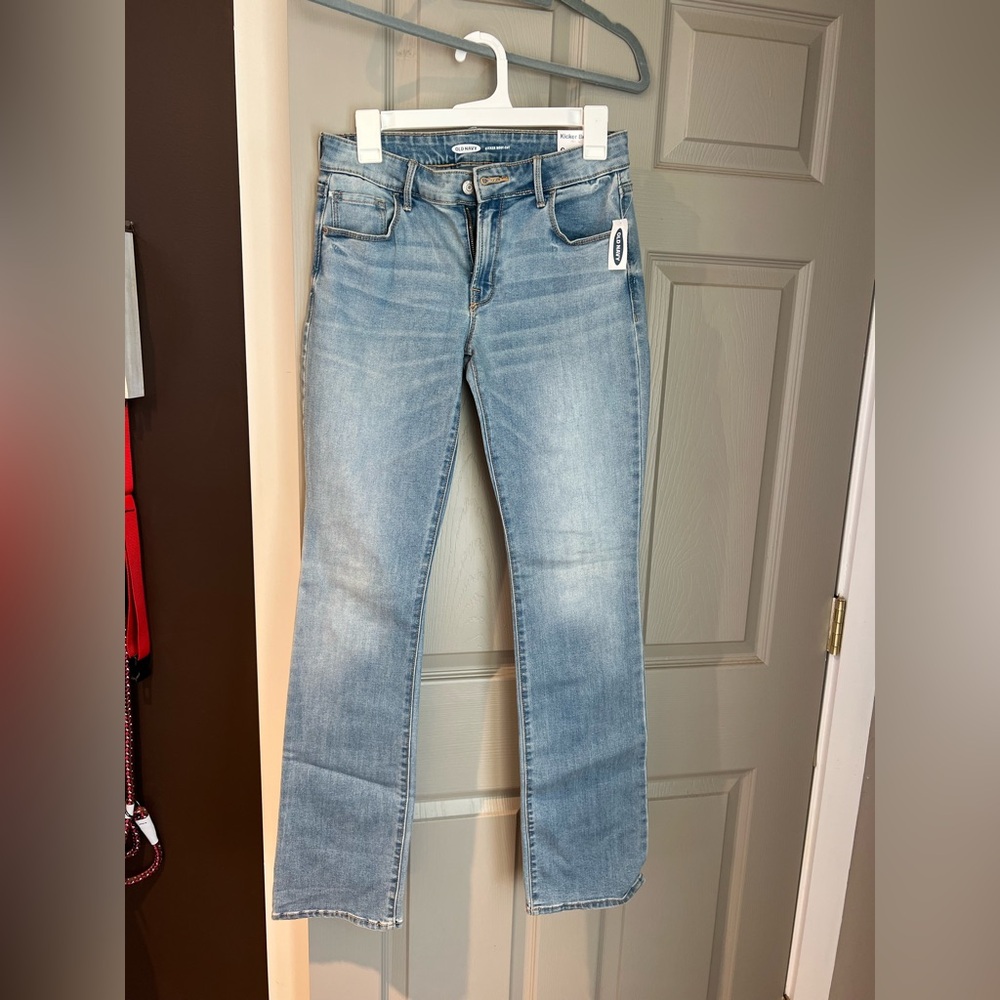Old Navy kicker boot cut jeans. Size 6. New with tags.